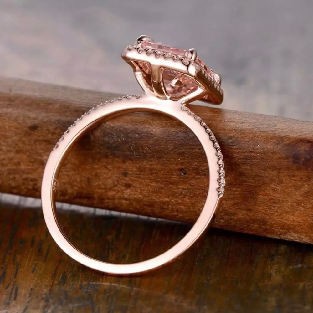 ✨Massive 18K Square Morganite Ring✨ - Picture 2 of 7